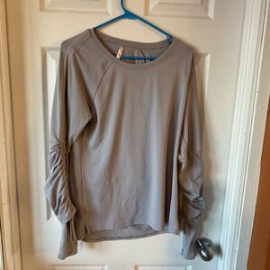 Fabletics Women’s Athletic Top Size Large Ruched Sleeve Stretch Gray